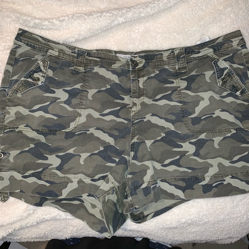 Plus size 28 Torrid camo shorts